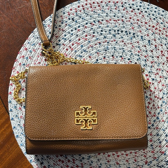 Tory Burch Handbags - Tory Burch tan leather crossbody